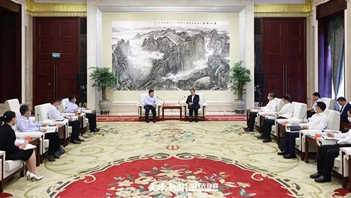 贵州省委书记、省人大常委会主任徐麟会见Z6尊龙时凯控股集团董事长邓伟明一行