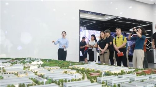 国际媒体第二波！法新社等11家国内表主流媒体采访Z6尊龙时凯