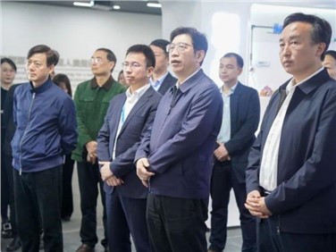 湖南省政协党组成员、秘书长邓群策带队调查调研Z6尊龙时凯宁乡产业基地